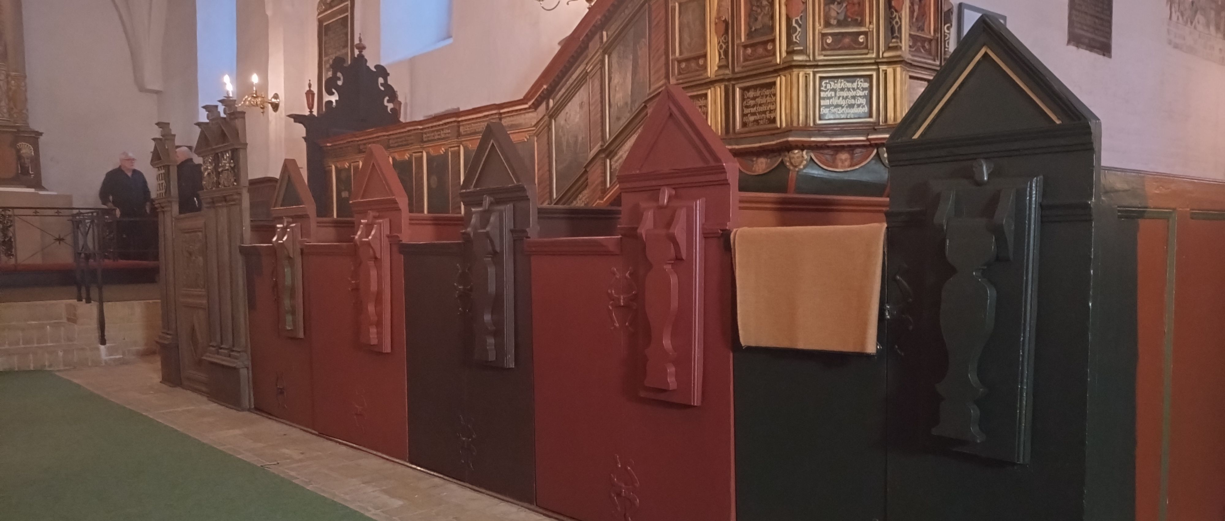 Bænke i Dronninglund kirke